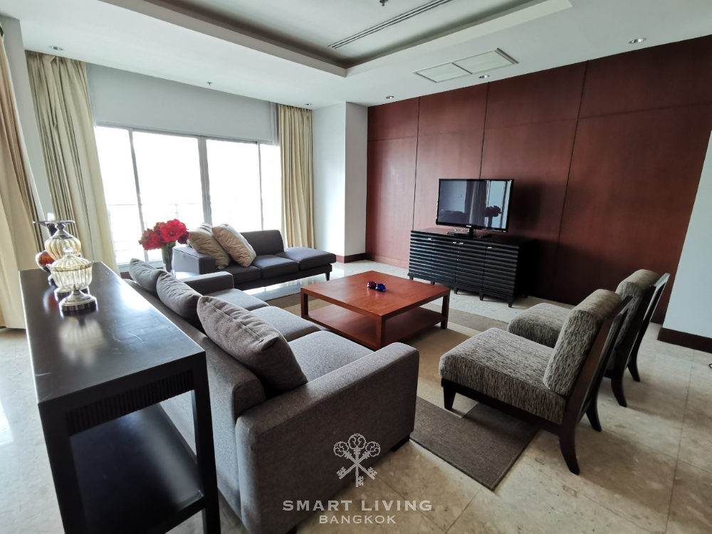 ให้เช่าคอนโดวิทยุ ชิดลม หลังสวน : Huge 3 beds 230 sqm, walk to Lumpini Park only @120K