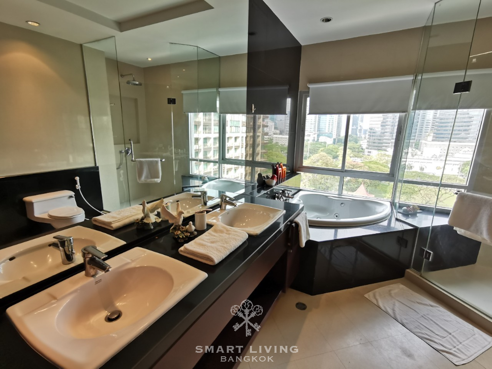 ให้เช่าคอนโดวิทยุ ชิดลม หลังสวน : Huge 3 beds 230 sqm, walk to Lumpini Park only @120K