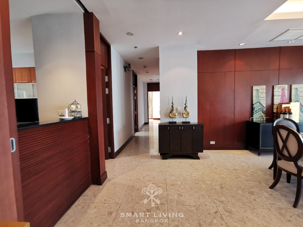 ให้เช่าคอนโดวิทยุ ชิดลม หลังสวน : Huge 3 beds 230 sqm, walk to Lumpini Park only @120K