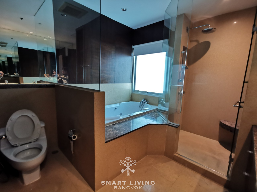 For RentCondoWitthayu, Chidlom, Langsuan, Ploenchit : ✨Penthouse condo for rent, size 275 sq m., 4 bedrooms, modern style. Fully furnished Near Lumpini Park, near BTS Ploenchit/MRT Lumpini, ready to move in.