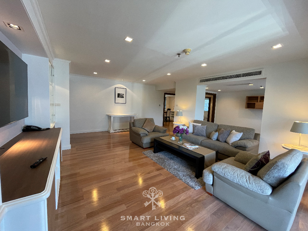 For RentCondoSukhumvit, Asoke, Thonglor : For rent 3 bedrooms + 1 Studyroom, large room near BTS Phrom Phong.