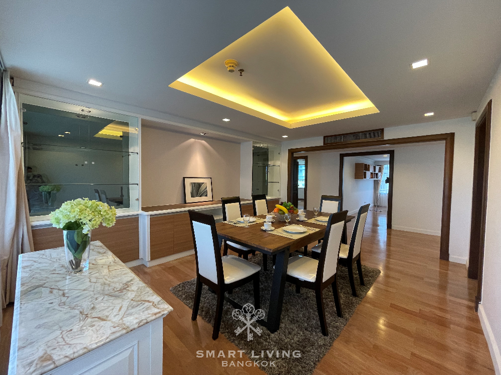 For RentCondoSukhumvit, Asoke, Thonglor : For rent 3 bedrooms + 1 Studyroom, large room near BTS Phrom Phong.