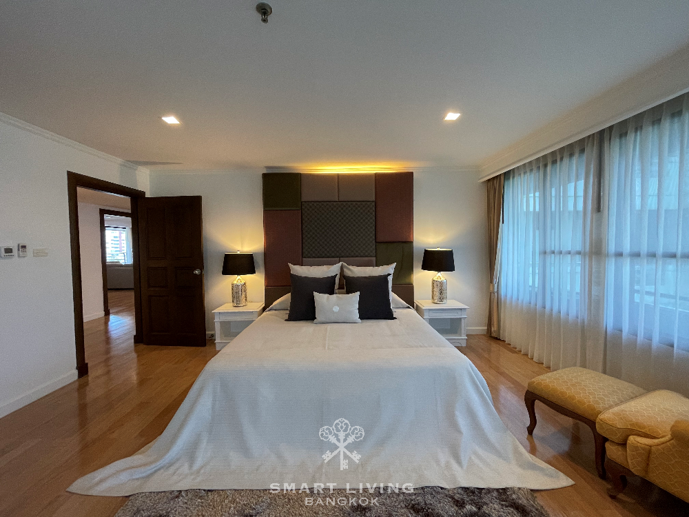 For RentCondoSukhumvit, Asoke, Thonglor : For rent 3 bedrooms + 1 Studyroom, large room near BTS Phrom Phong.