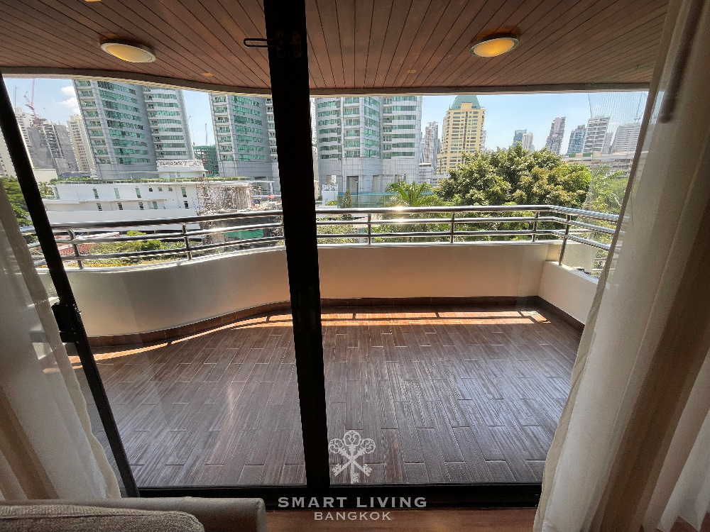 For RentCondoSukhumvit, Asoke, Thonglor : For rent 3 bedrooms + 1 Studyroom, large room near BTS Phrom Phong.