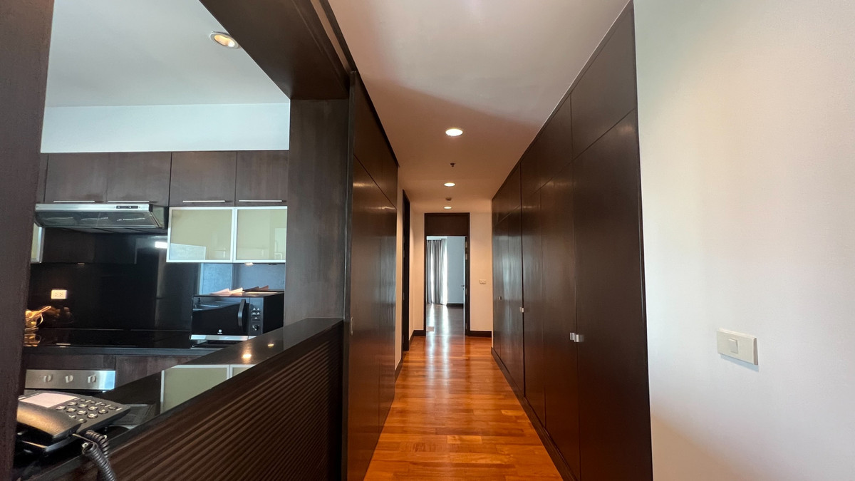 For RentCondoWitthayu, Chidlom, Langsuan, Ploenchit : ✨Penthouse condo for rent, size 275 sq m., 4 bedrooms, modern style. Fully furnished Near Lumpini Park, near BTS Ploenchit/MRT Lumpini, ready to move in.