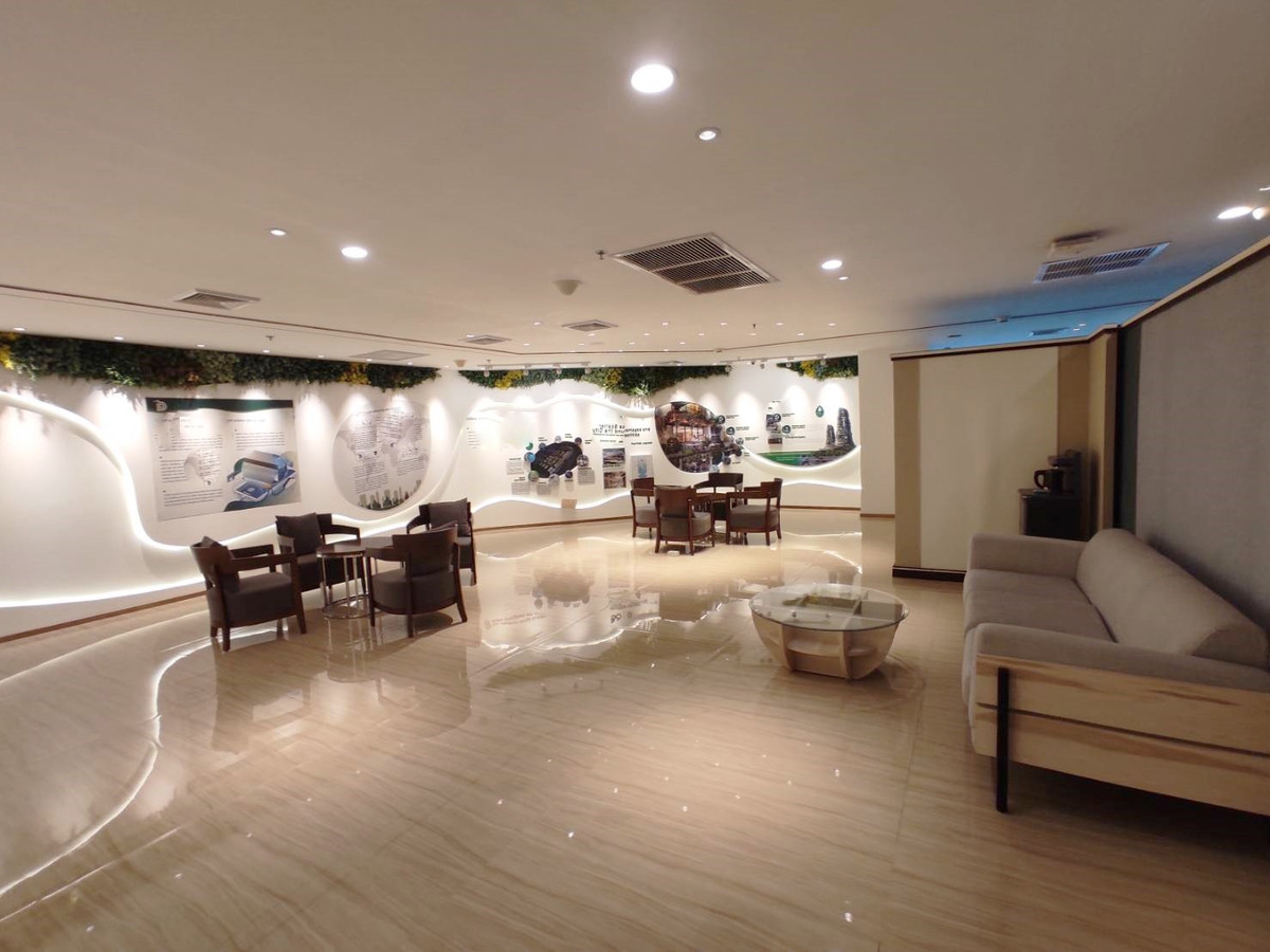 For RentOfficeSathorn, Narathiwat : Office for rent, next to BTS Chong Nonsi, already decorated, beautiful, ready to work. There is also a common rooftop, including a meeting room. Customer reception room Recreation room available for use