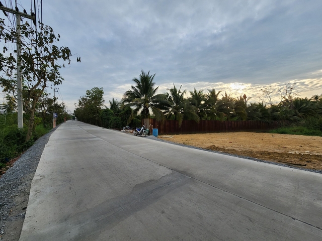 ขายที่ดินพุทธมณฑล ศาลายา : ขายที่ดินเปล่า แปลงมุม ซอยวัดเชิงเลน 9 ไร่ 25 ตรว หน้ากว้าง 148 เมตร ใกล้ถนนเพชรเกษม เพียง 4.9 กม