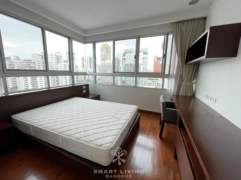ให้เช่าคอนโดสุขุมวิท อโศก ทองหล่อ : Huge space 3bed with fully equipped appliances, near BTS Asoke, only @110K!