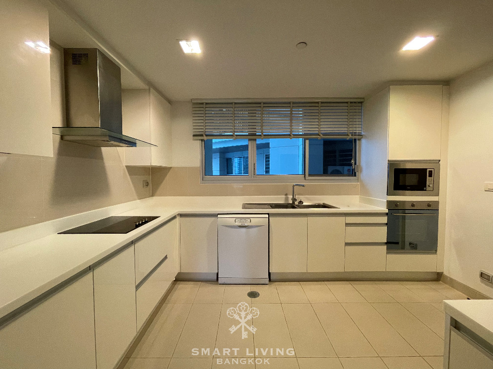 ให้เช่าคอนโดสุขุมวิท อโศก ทองหล่อ : Huge space 3bed with fully equipped appliances, near BTS Asoke, only @110K!