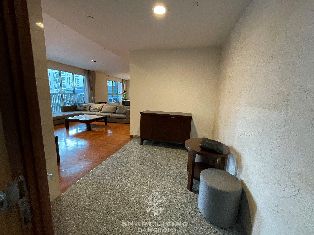 ให้เช่าคอนโดสุขุมวิท อโศก ทองหล่อ : Huge space 3bed with fully equipped appliances, near BTS Asoke, only @110K!