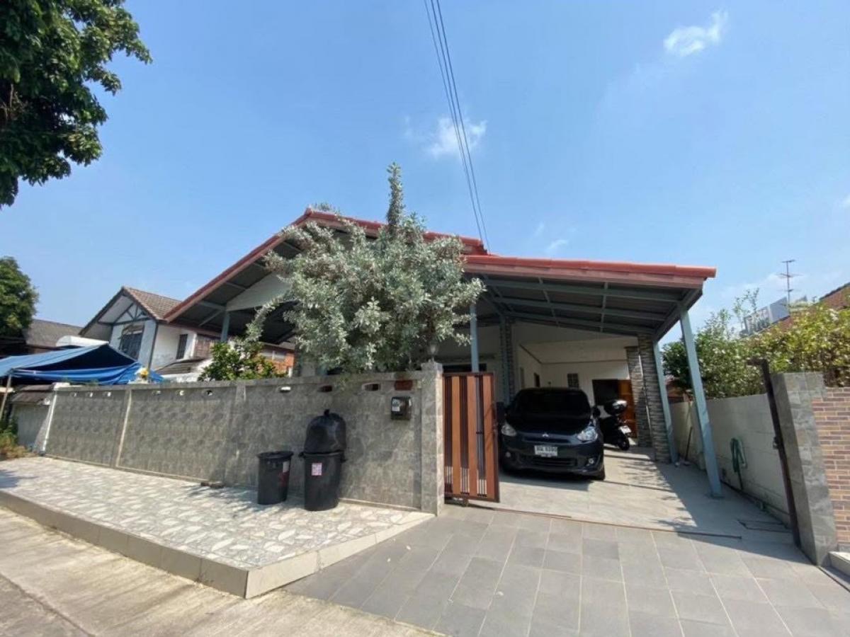 For RentHouseChaengwatana, Muangthong : For rent single house Krisada Nakhon Village near Central Chaengwattana fully furnished