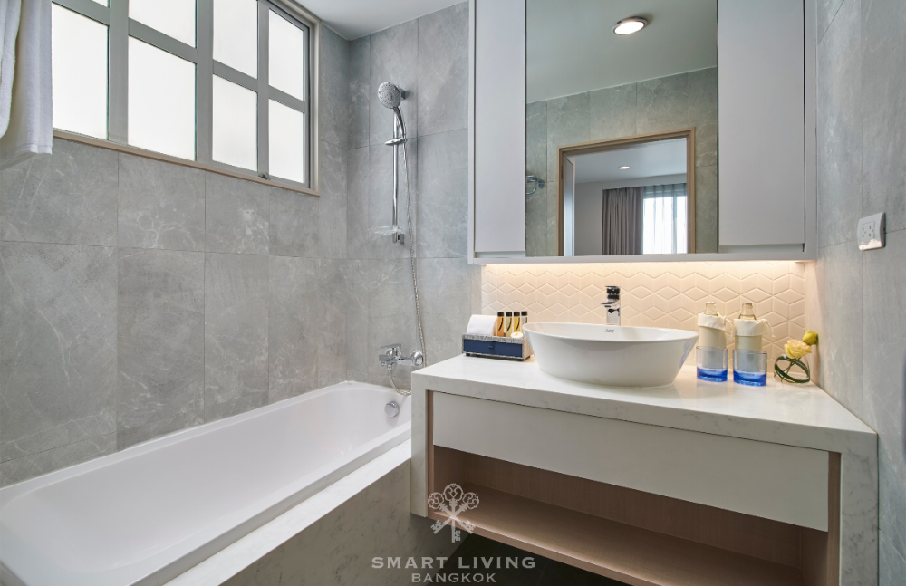 For RentCondoSukhumvit, Asoke, Thonglor : Luxury and fully equipped 2bed, close to BTS Asoke and Benjakiti Park, only @70K!