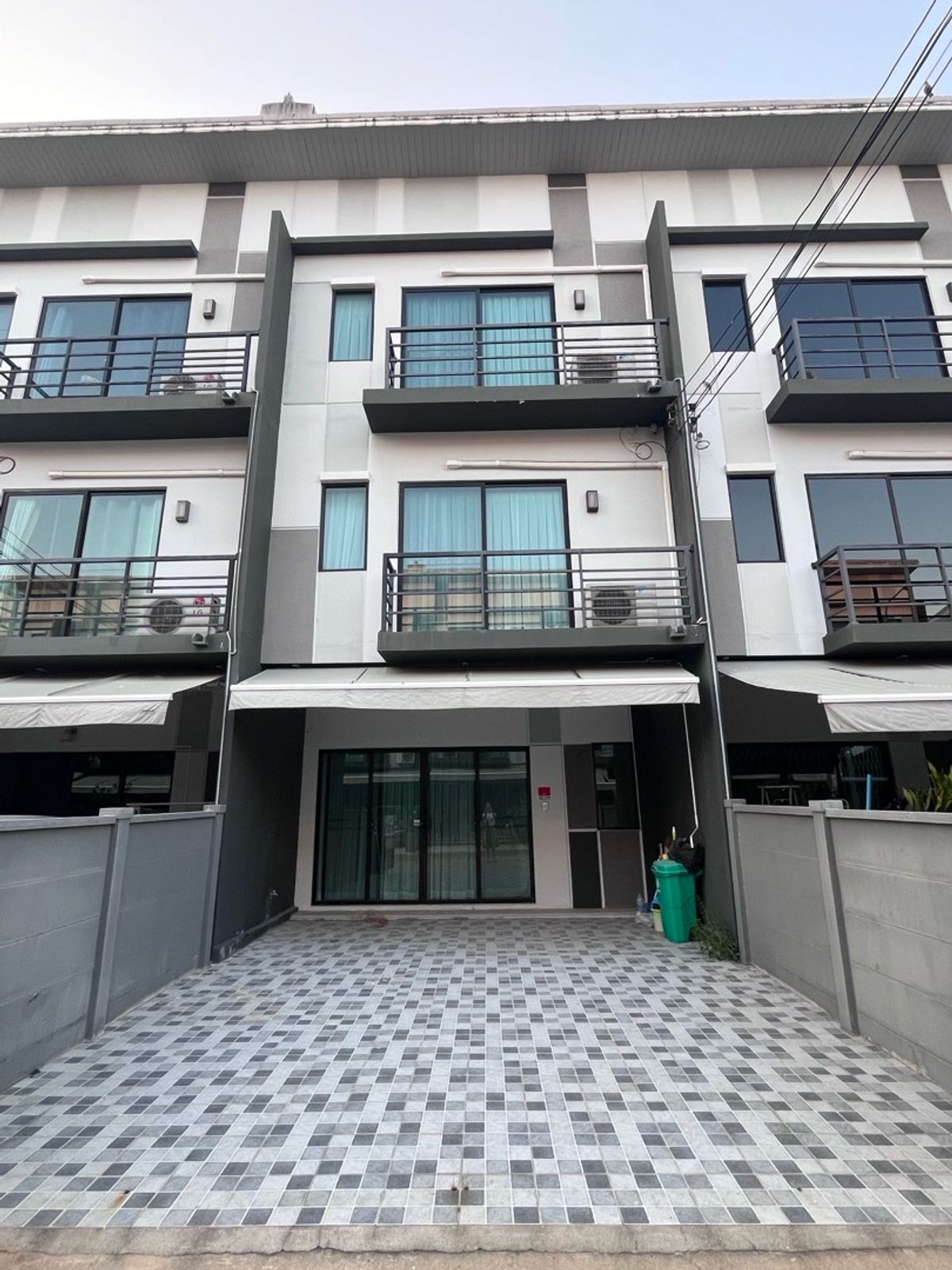 For RentTownhomeRathburana, Suksawat : Townhome for rent, Baan Klang Muang, Suksawat, beautiful decoration, fully furnished, ready to move in.