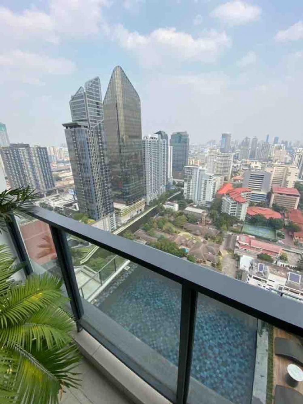 For RentCondoSukhumvit, Asoke, Thonglor : Luxury Duplex Penthouse in Asoke CBD, 3-Bedroom Spacious Unit at The Lofts Asoke, Prime Central Bangkok Location