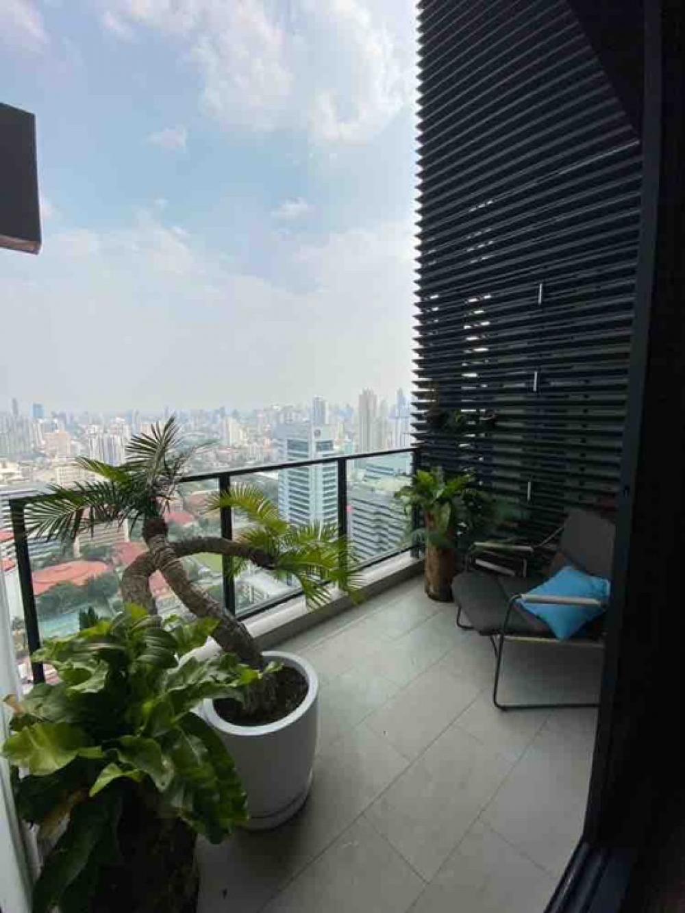 For RentCondoSukhumvit, Asoke, Thonglor : Luxury Duplex Penthouse in Asoke CBD, 3-Bedroom Spacious Unit at The Lofts Asoke, Prime Central Bangkok Location