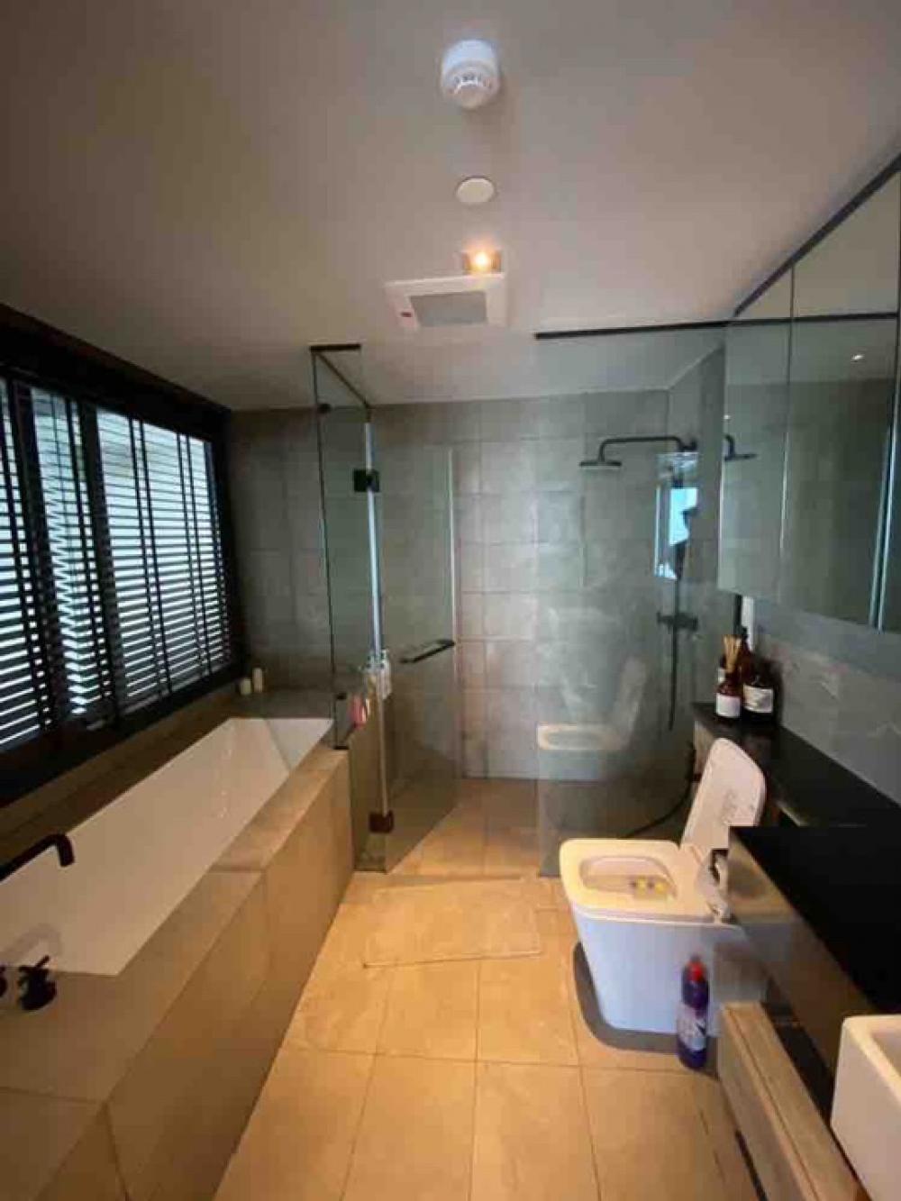 For RentCondoSukhumvit, Asoke, Thonglor : Luxury Duplex Penthouse in Asoke CBD, 3-Bedroom Spacious Unit at The Lofts Asoke, Prime Central Bangkok Location