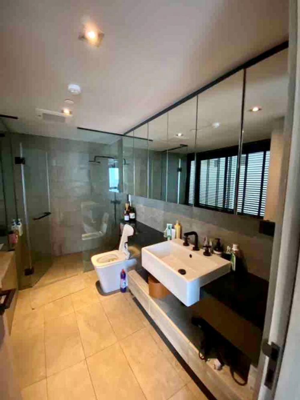 For RentCondoSukhumvit, Asoke, Thonglor : Luxury Duplex Penthouse in Asoke CBD, 3-Bedroom Spacious Unit at The Lofts Asoke, Prime Central Bangkok Location