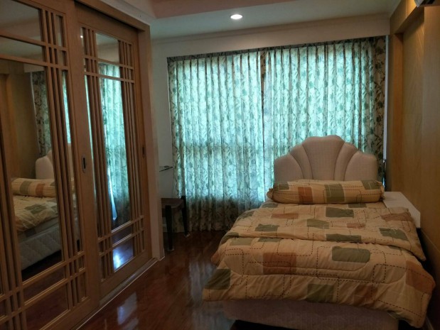ขายคอนโดสุขุมวิท อโศก ทองหล่อ : Avenue 61, 102 sqm. Spacious, Wood Built-in Furniture, Two Bedrooms