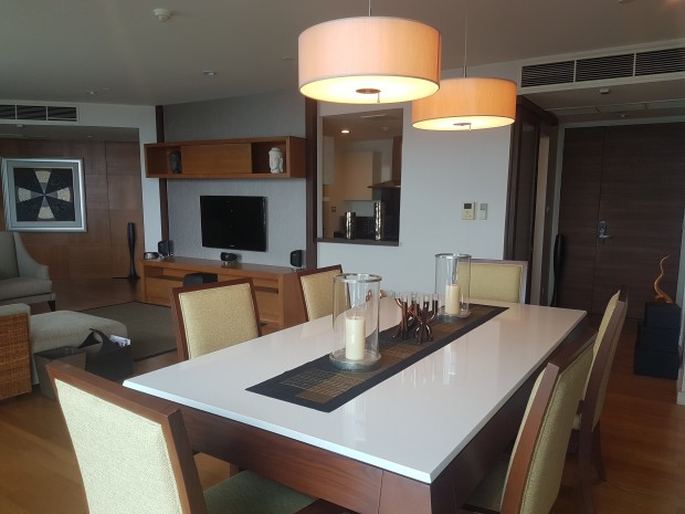 ขายคอนโดวงเวียนใหญ่ เจริญนคร : Watermark Chaophraya, Watermark Chaophraya River Condo ,River view High floor, 165 Sqm 3 bedroom 3 bathroom  1 maidroom for Sale Well price!!