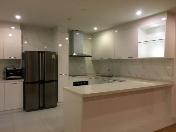 ให้เช่าคอนโดสยาม จุฬา สามย่าน : Chamchuri Residence, 225 sqm. spacious, Four Bedrooms, Maid room condo for Rent at Chamchuri Residence.