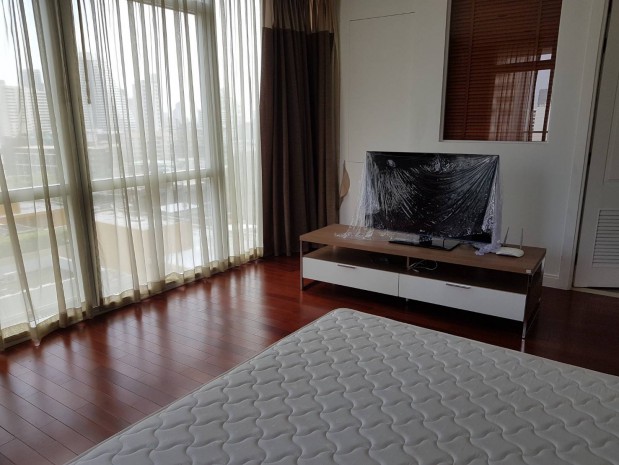 For RentCondoWitthayu, Chidlom, Langsuan, Ploenchit : Athenee Residence, 223 Sqm. Convenient, Spacious, City view, Three Bedrooms Condo for Rent at Athenee Residence.