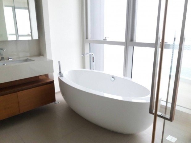 For SaleCondoWongwianyai, Charoennakor : The River, The River Spacious convenient 186.76sqm 3 Bedroom 3 Bathroom 1 maid Unfurnished for sale!!