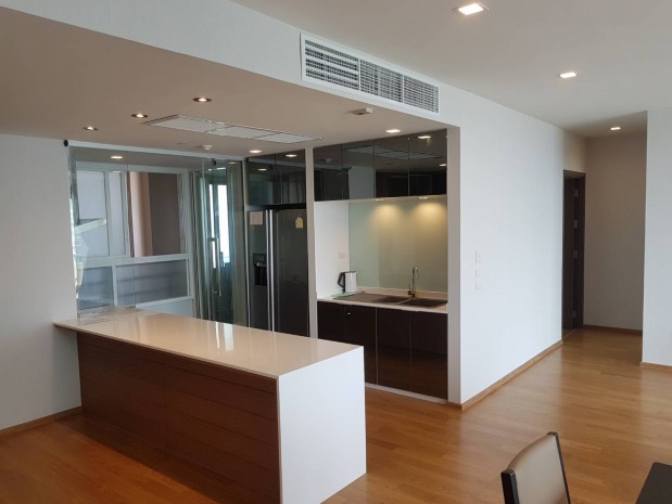 For RentCondoWongwianyai, Charoennakor : Watermark Chaophraya, Watermark Chaophraya River Condo ,River view Mid floor, 145 Sqm 3 bedroom 3 bathroom for Rent Well price!!
