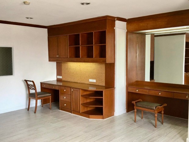 For RentCondoSukhumvit, Asoke, Thonglor : Fifty Fifth Tower, 170sqm spacious, fully Furnished Three Bedrooms Condo for Rent at Fifty Fifth Tower