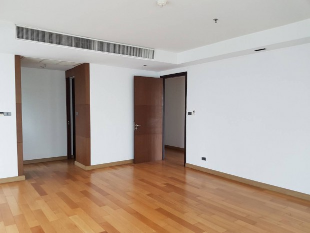 ขายคอนโดสุขุมวิท อโศก ทองหล่อ : Belgravia Residence, 295.87sqm spacious Four Bedrooms, Five Bathrooms + 1 Maidroom Apartment for Sale at Belgravia Residence.