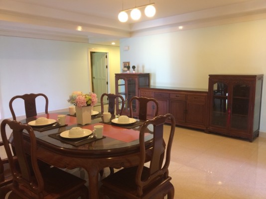 ให้เช่าคอนโดสุขุมวิท อโศก ทองหล่อ : The Royal Castle Sukhumvit 39, 195sqm High Rise, Good price Three Bedrooms Condo to let at The Royal Castle Sukhumvit 39