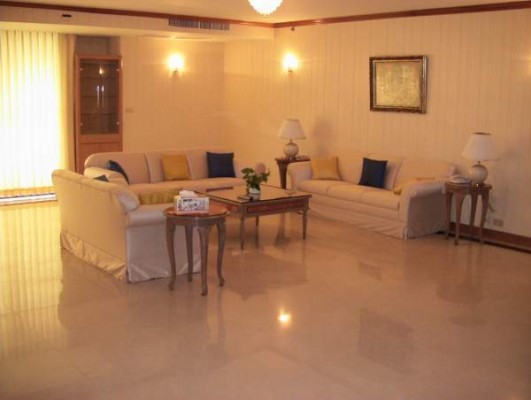 ให้เช่าคอนโดสุขุมวิท อโศก ทองหล่อ : Las Colinas, 180sqm High Rise, Spacious Two Bedroom Condo to let at Las Colinas