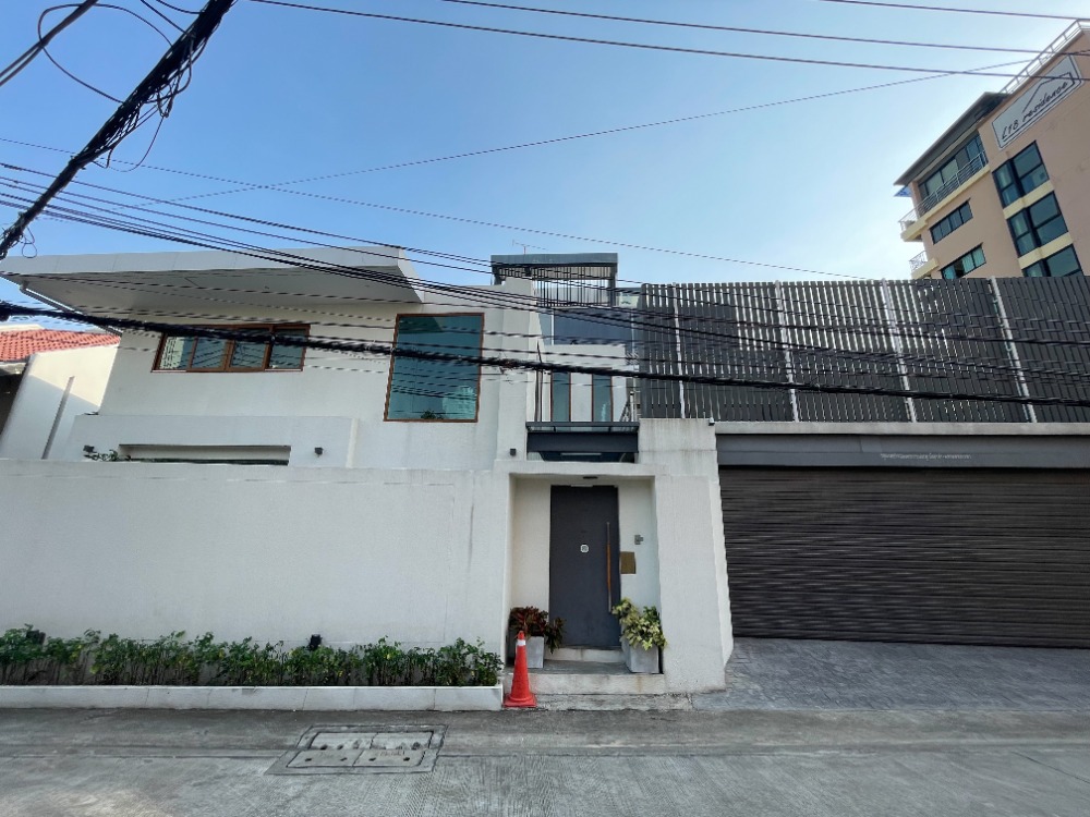 ขายบ้านลาดพร้าว เซ็นทรัลลาดพร้าว : บ้านเดี่ยว ลาดพร้าว ซอย 18 / 5 ห้องนอน (ขาย), Detached House Ladprao Soi 18 / 5 Bedrooms (FOR SALE) NUB489