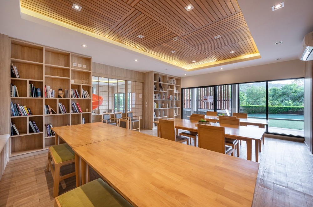 ให้เช่าคอนโดศรีราชา แหลมฉบัง บ้านบึง : 🏖️ให้เช่าคอนโด ไนท์บริดจ์ ดิ โอเชี่ยน ศรีราชา 2 ห้องนอน 57 ตรม. (Service residence by Hampton)  ✅รับสัญญาระยะตั้งแต่ 1 เดือนขึ้นไป