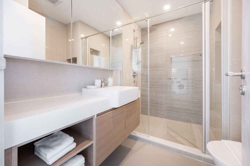 ให้เช่าคอนโดศรีราชา แหลมฉบัง บ้านบึง : 🏖️ให้เช่าคอนโด ไนท์บริดจ์ ดิ โอเชี่ยน ศรีราชา 2 ห้องนอน 57 ตรม. (Service residence by Hampton)  ✅รับสัญญาระยะตั้งแต่ 1 เดือนขึ้นไป