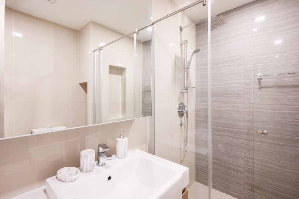 ให้เช่าคอนโดศรีราชา แหลมฉบัง บ้านบึง : 🏖️ให้เช่าคอนโด ไนท์บริดจ์ ดิ โอเชี่ยน ศรีราชา 2 ห้องนอน 57 ตรม. (Service residence by Hampton)  ✅รับสัญญาระยะตั้งแต่ 1 เดือนขึ้นไป