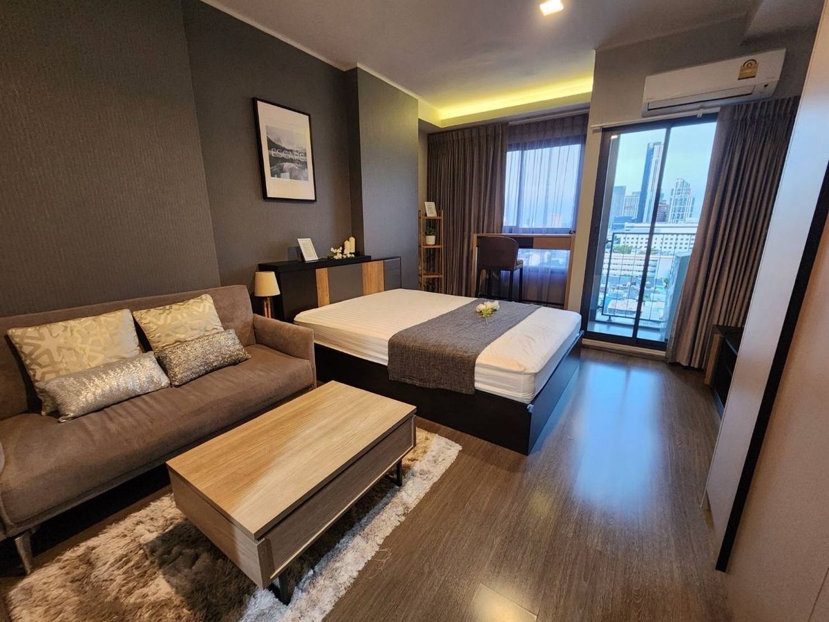 For RentCondoOnnut, Udomsuk : Studio room on the 17th floor, view of the BTS Ideo Sukhumvit 93 with WiFi, ready to view the actual room on 7 December