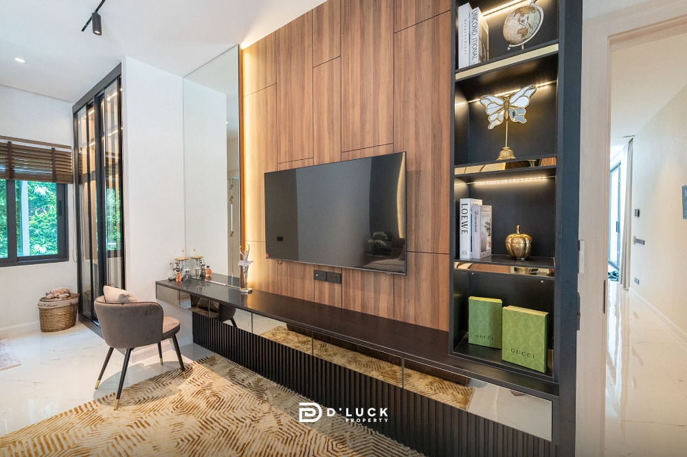 ขายพัทยา บางแสน ชลบุรี สัตหีบ : ขายบ้านพูลวิลล่าพัทยา ใกล้ทะเล 70 เมตร ในเมืองพัทยา 6 ห้องนอนพร้อมอยู่