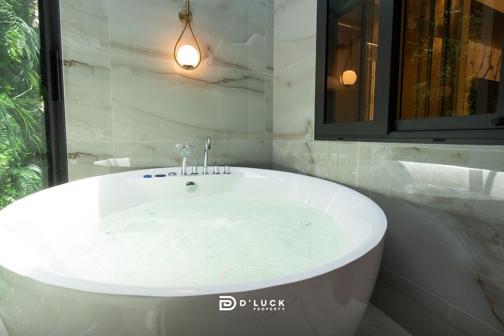 ขายพัทยา บางแสน ชลบุรี สัตหีบ : ขายบ้านพูลวิลล่าพัทยา ใกล้ทะเล 70 เมตร ในเมืองพัทยา 6 ห้องนอนพร้อมอยู่