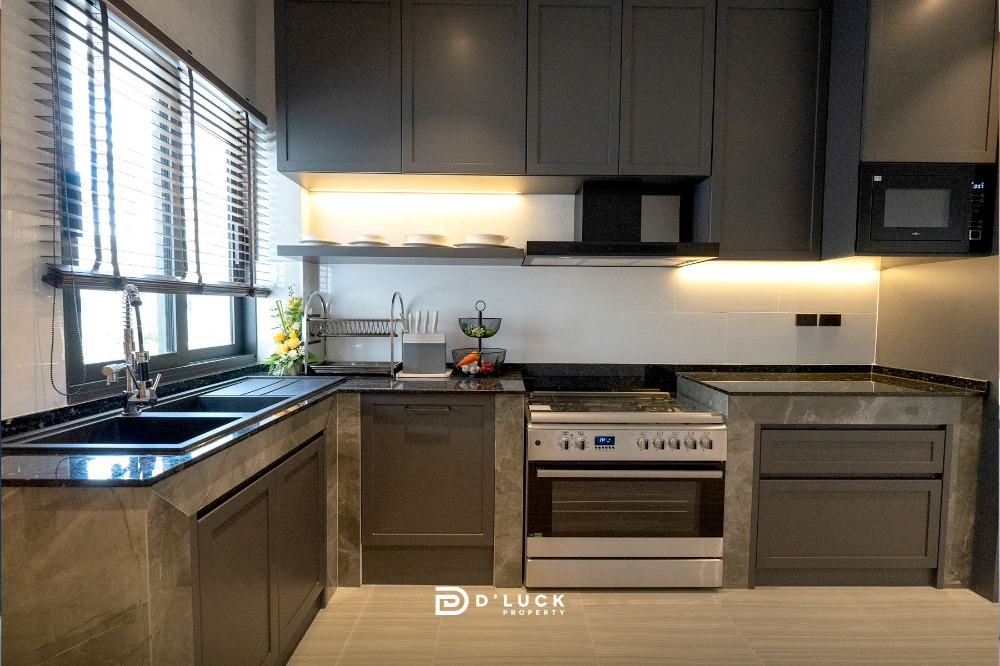 ขายพัทยา บางแสน ชลบุรี สัตหีบ : ขายบ้านพูลวิลล่าพัทยา ใกล้ทะเล 70 เมตร ในเมืองพัทยา 6 ห้องนอนพร้อมอยู่