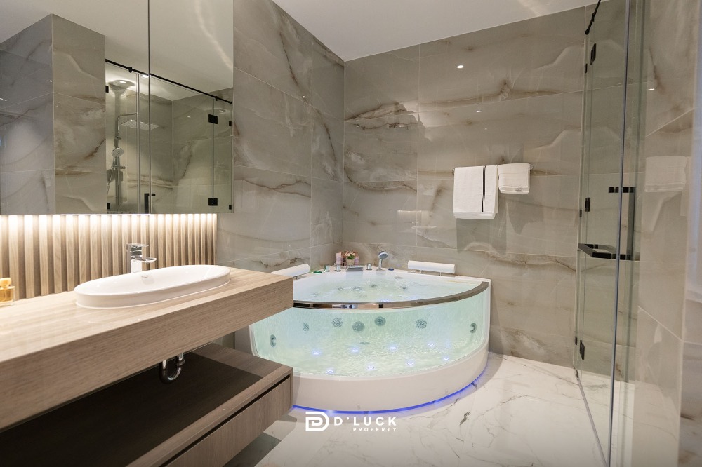 ขายพัทยา บางแสน ชลบุรี สัตหีบ : ขายบ้านพูลวิลล่าพัทยา ใกล้ทะเล 70 เมตร ในเมืองพัทยา 6 ห้องนอนพร้อมอยู่