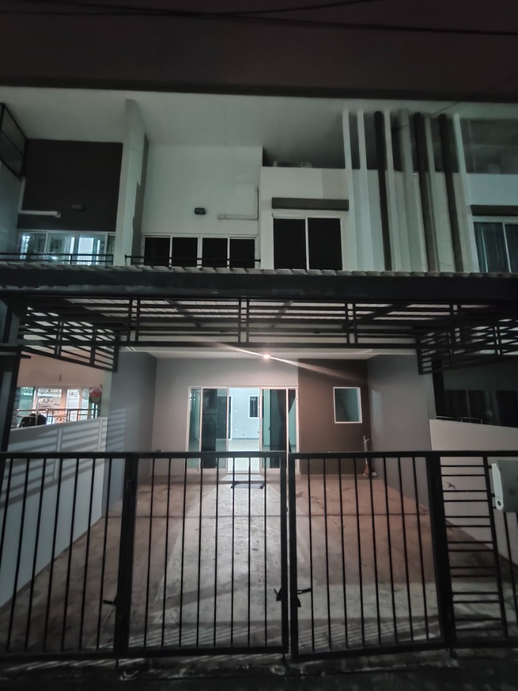 ให้เช่าทาวน์โฮมรัตนาธิเบศร์ สนามบินน้ำ พระนั่งเกล้า : ว่างแล้ว ให้เช่า  ทาวน์โฮม 2 ชั้น โครงการ ซิตี้เซนส์ รัตนาธิเบศร์-เลี่ยงเมืองนนท์  ถนนเรวดี ต. ตลาดขวัญ อ.เมืองนนทบุรี จ.นนทบุรี ค่าเช่า : 1ุ6,000 บาท/เดือน (รวมค่าส่วนกลางแล้ว) ประกัน 2 เดือน ล่วงหน้า 1 เดือน สัญญาขั้นต่ำ 1 ปี