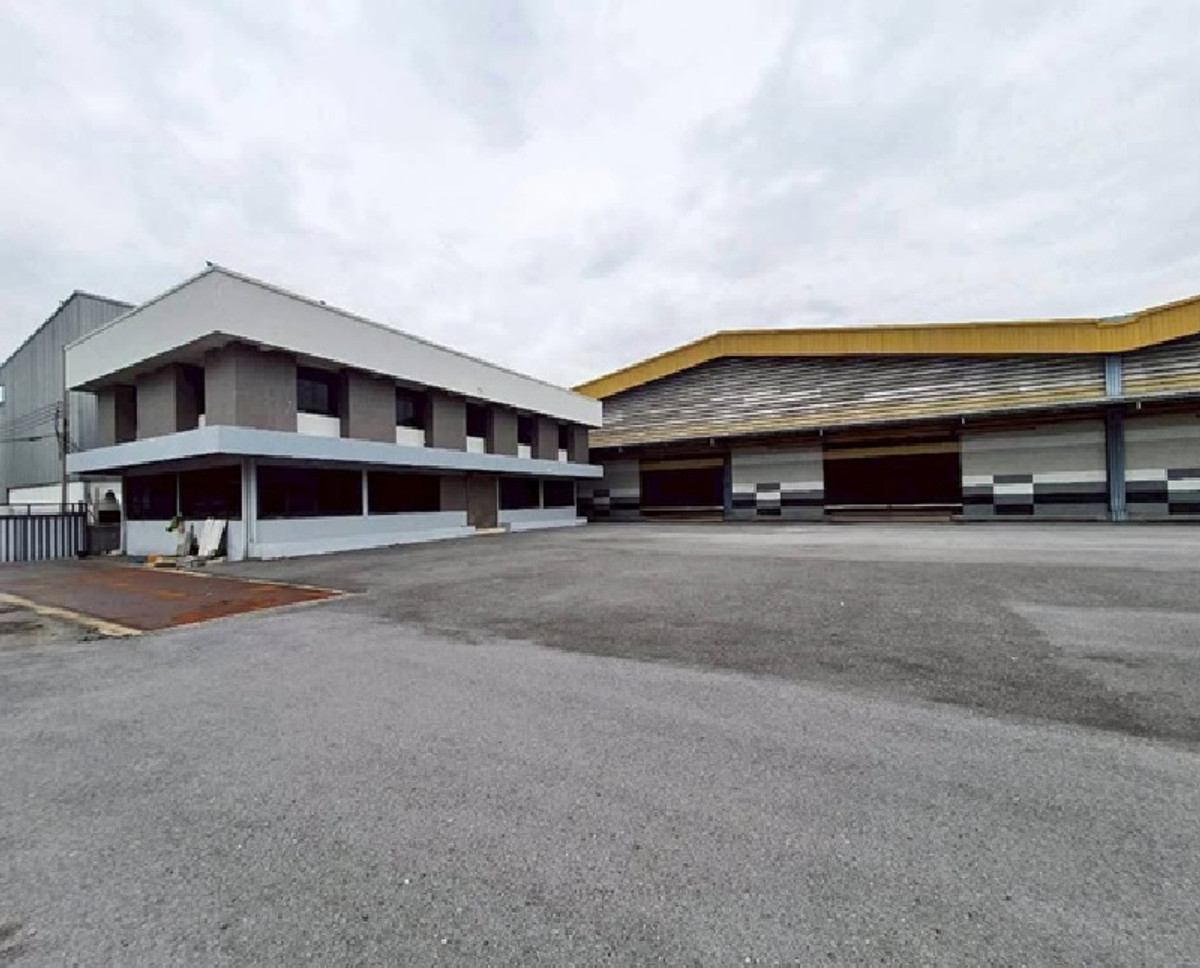 ให้เช่าโกดังสมุทรปราการ สำโรง : For Rent ให้เช่าโรงงานพร้อมสำนักงาน 2 ชั้น ขนาดใหญ่ พื้นที่ดิน 6 ไร่ 2 งาน (10500 ตารางเมตร) / พื้นที่ใช้สอย 4,200 ตารางเมตร ไม่รวมพื้นที่จอดรถกว่า 4 ไร่ / ทำเล สำโรงใต้ ปู่เจ้าสมิงพราย พื้นที่สีม่วง ขอ รง.4 ได้ / รถเทรลเลอร์เข้าออกได้