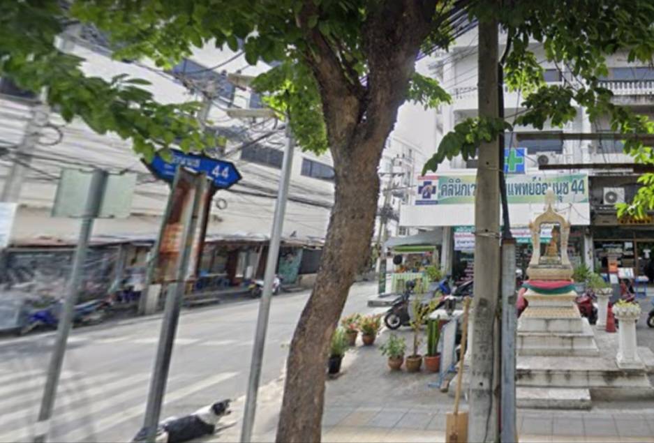 For SaleShop HouseOnnut, Udomsuk : For sale: 4.5-storey commercial building on Sukhumvit Road 77, entrance to Soi On Nut 44, area 27.1 sq m, price 8.9 million baht*