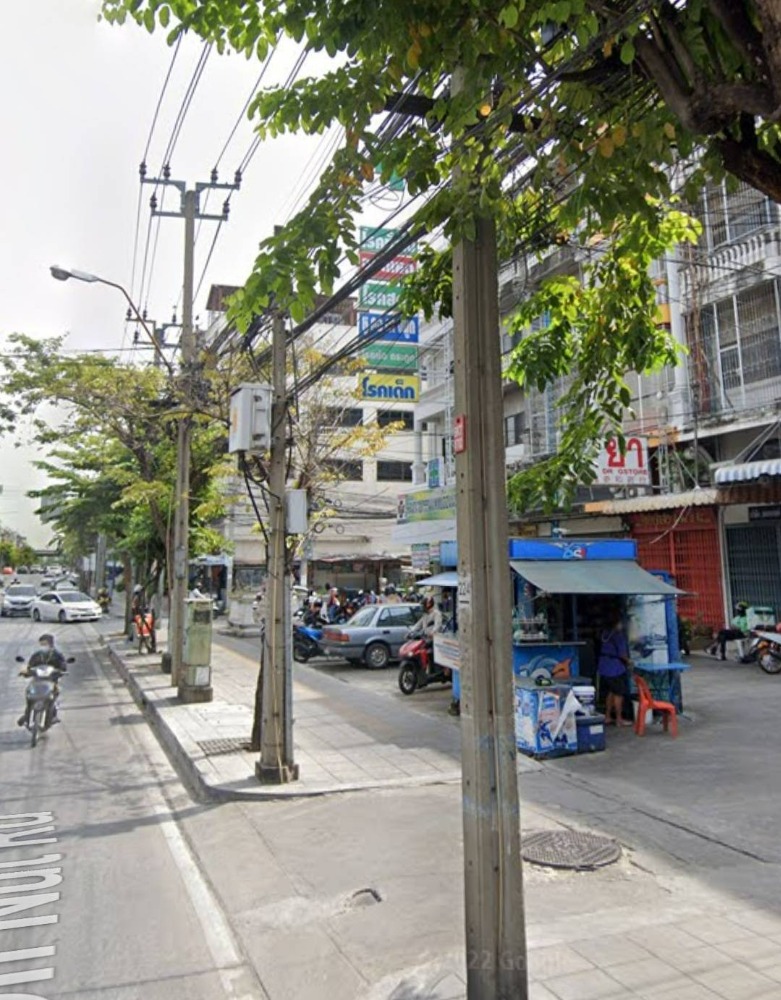 For SaleShop HouseOnnut, Udomsuk : For sale: 4.5-storey commercial building on Sukhumvit Road 77, entrance to Soi On Nut 44, area 27.1 sq m, price 8.9 million baht*