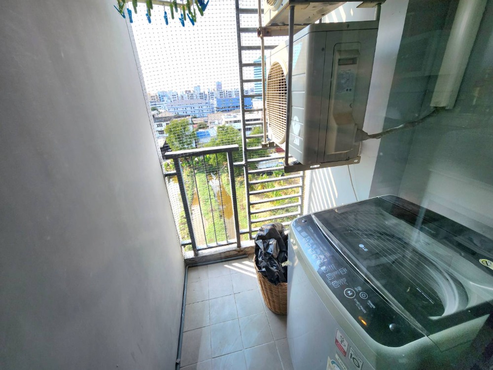 For SaleCondoBangna, Bearing, Lasalle : **Price reduction**Vacant room. Sold with tenant, electrical appliances and furniture, ready to move in**For sale/SALE**South corner room**The Nich Mono Bangna, very beautiful view, has washing machine, good price, you have to hurry**