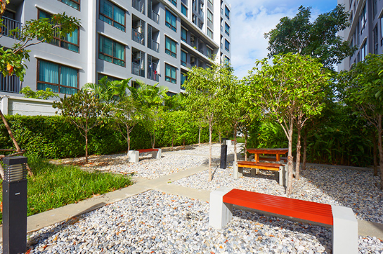 For SaleCondoBangna, Bearing, Lasalle : **Price reduction**Vacant room. Sold with tenant, electrical appliances and furniture, ready to move in**For sale/SALE**South corner room**The Nich Mono Bangna, very beautiful view, has washing machine, good price, you have to hurry**