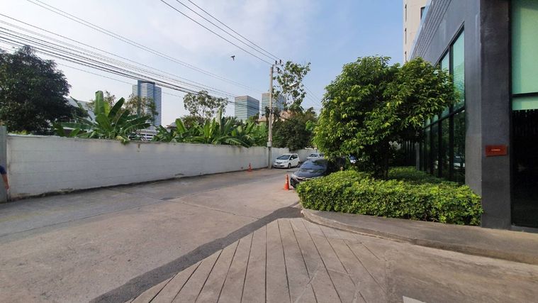 For SaleCondoBangna, Bearing, Lasalle : **Price reduction**Vacant room. Sold with tenant, electrical appliances and furniture, ready to move in**For sale/SALE**South corner room**The Nich Mono Bangna, very beautiful view, has washing machine, good price, you have to hurry**