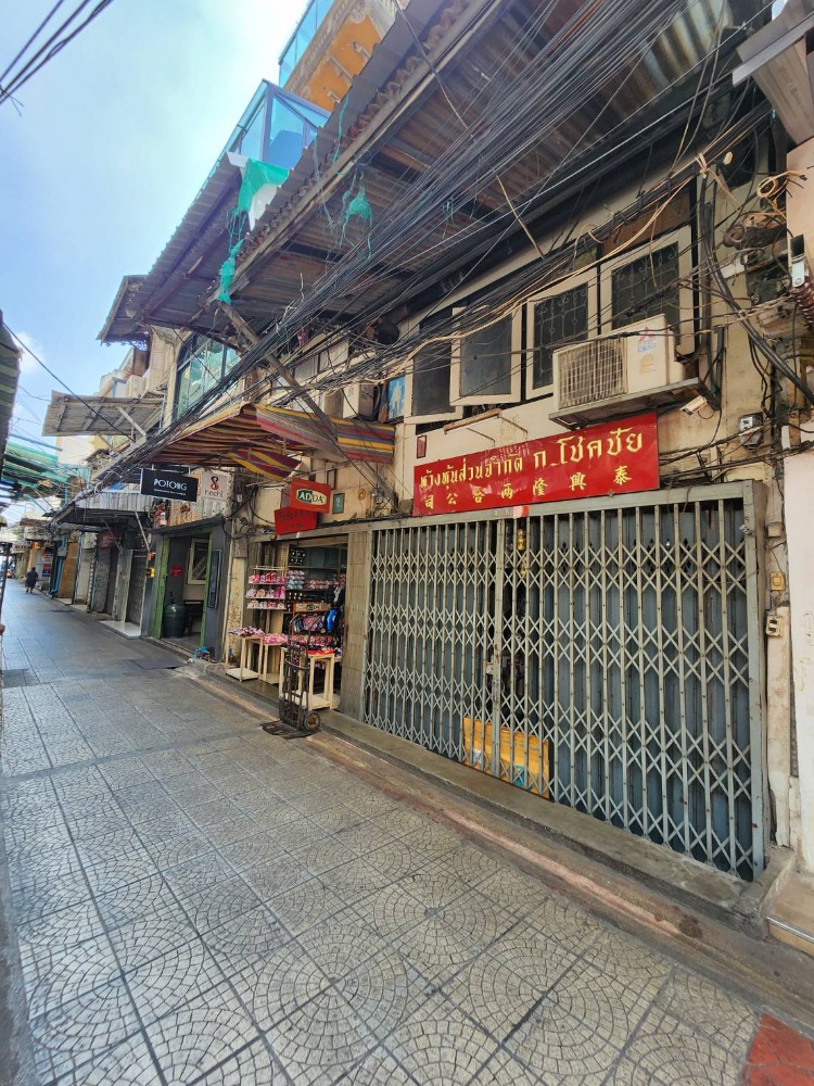 For SaleShop HouseYaowarat, Banglamphu : Can't find it anymore!! The area is larger than 40 square meters, in the center of the wholesale market!! Selling commercial buildings in prime location! Near MRT Wat Mangkon in the heart of Chinatown!!