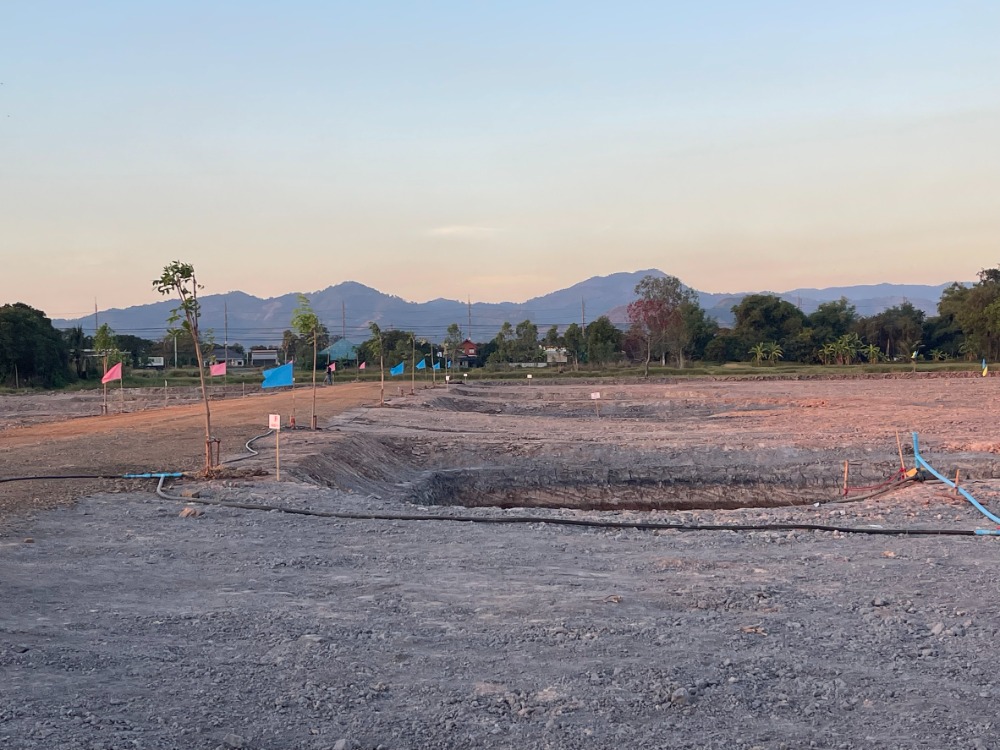 ขายที่ดินนครนายก : (เจ้าของขายเอง ไม่รับนายหน้า) ขายที่ดินสวยนครนายก น้ำไม่ท่วม ครุฑเเดง โอนกรรมสิทธิ์ได้100% วิวภูเขาล้อมรอบ ไฟฟ้าประปาพร้อมสำหรับปลูกบ้านสวนได้สบายๆ ขนาด 200 ตารางวา เพียง 1,250,000  โทร 0954935293 (จอย) ได้ตลอด 24 ชม.