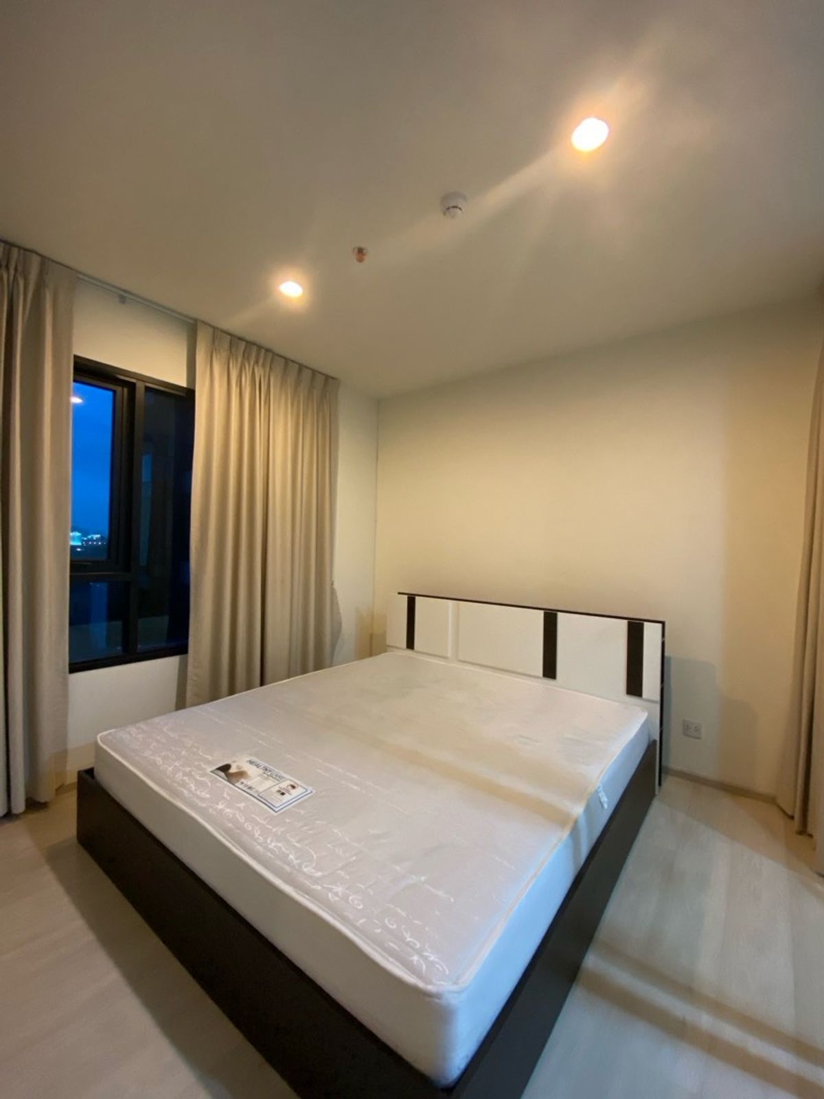 ให้เช่าคอนโดพระราม 9 เพชรบุรีตัดใหม่ RCA : 🔥Available 5 Dec 2025 🔥Life Asoke 1-1BR 29 sqm.  เครื่องใช้ไฟฟ้าครบ 097-656-2369